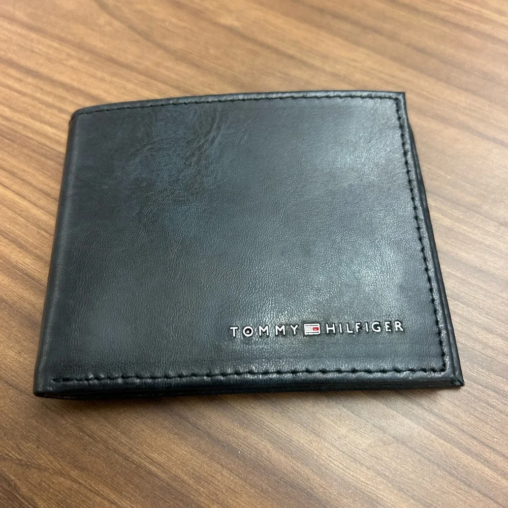 Tommy Hilfiger smooth black